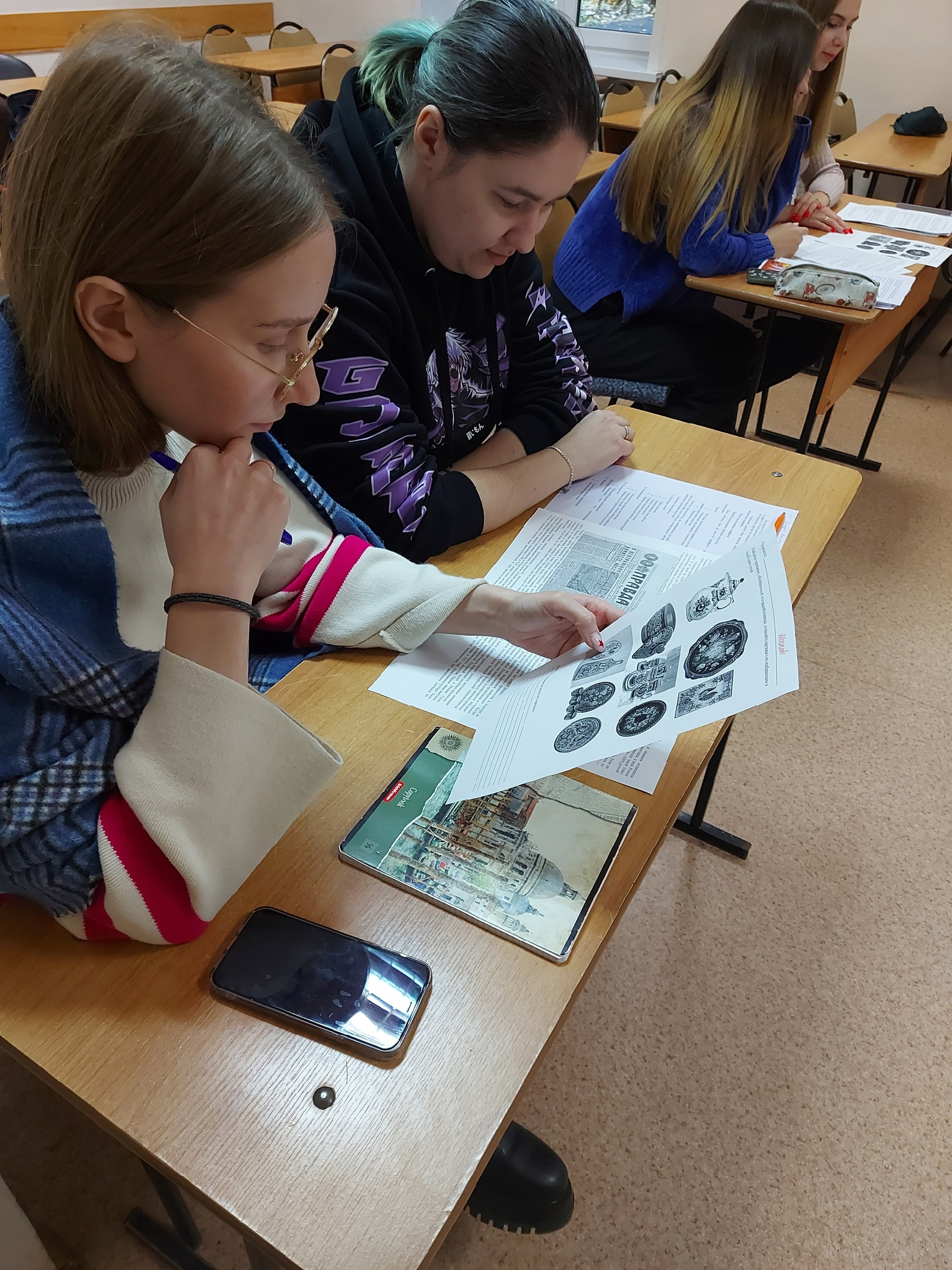 12 октября доцентом кафедры Изобразительное искусство и культурология Таланиной О.В. был проведен мастер-класс по теме Проблемы развития народных промыслов